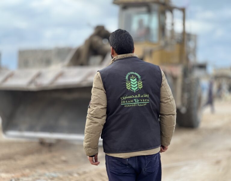 Wafaa Al-Muhsineen Continues Clearing Roads in Gaza